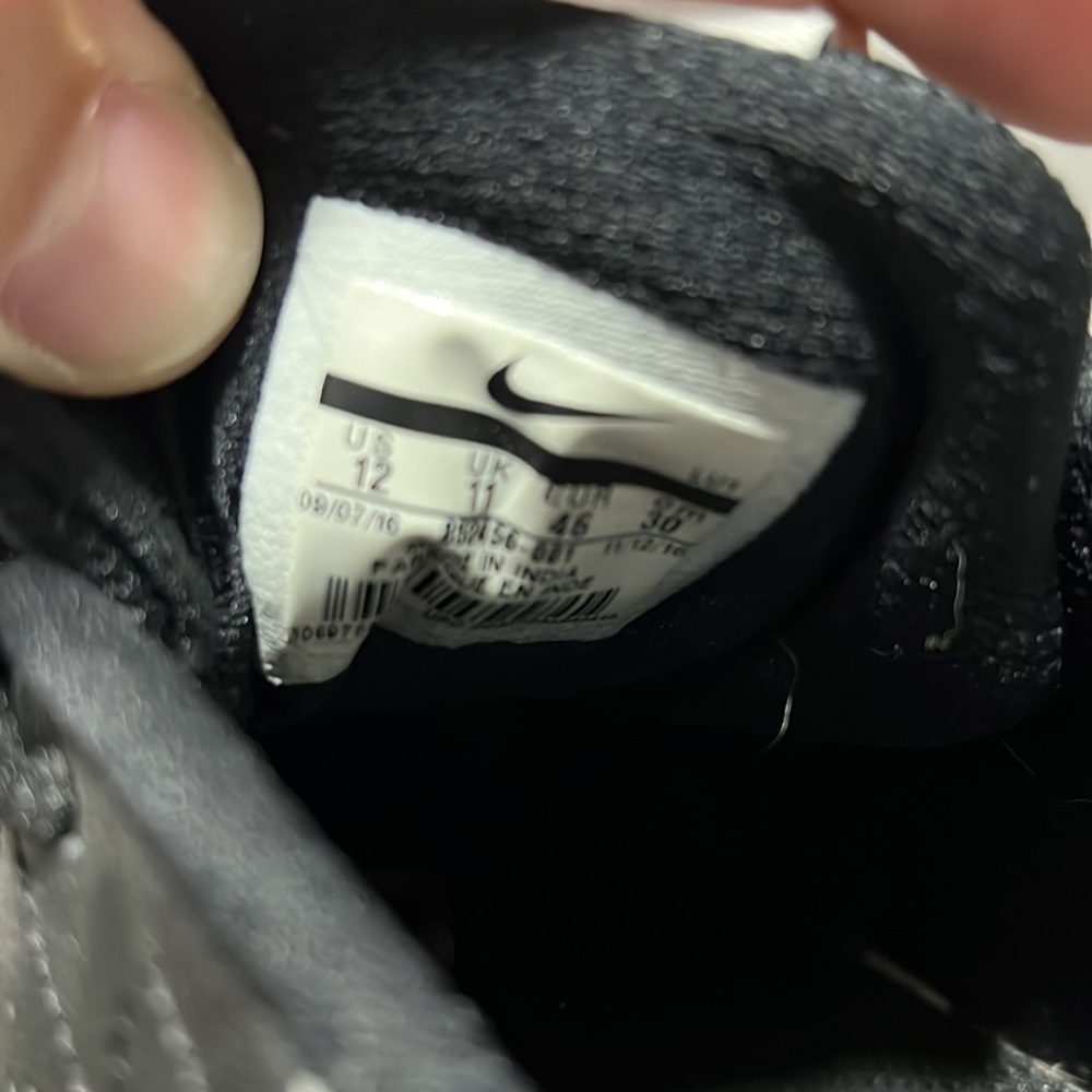 Men’s white and black Nikes size 12 - Picture 3 of 4